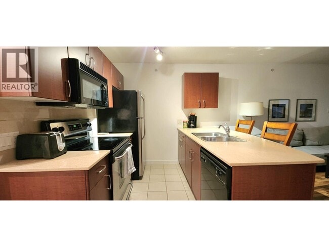 Building Photo - 610 Granville St