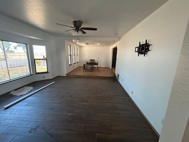 Foto del edificio - Remodeling almost done on this country hom...