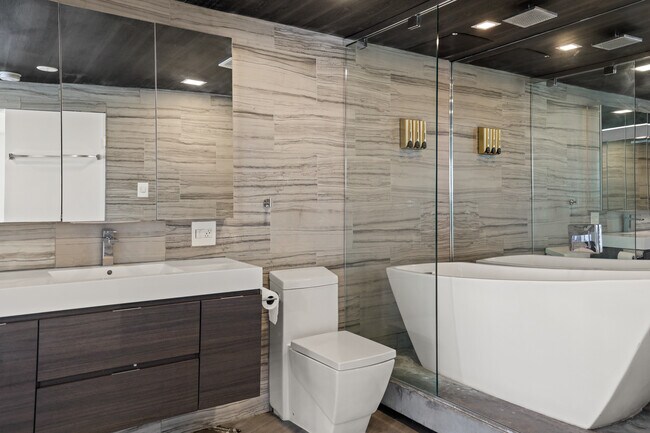 Foto del edificio - 700 E Ocean Blvd