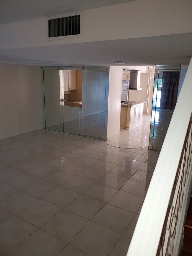 Foto del edificio - 824 NE 27th Ave