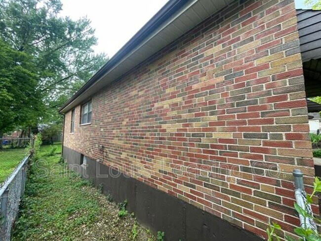 Building Photo - 6918 Etzel Ave