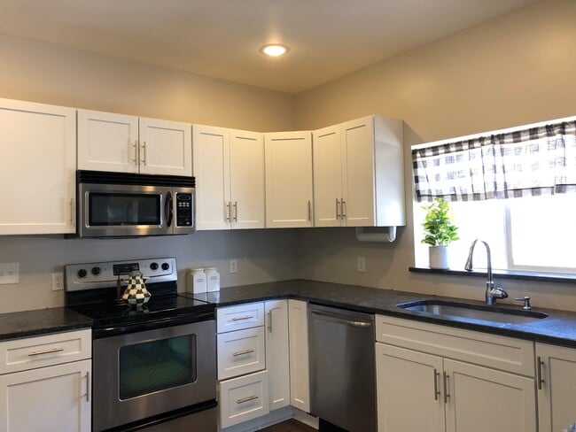 Cocina - 2518 E 124th St