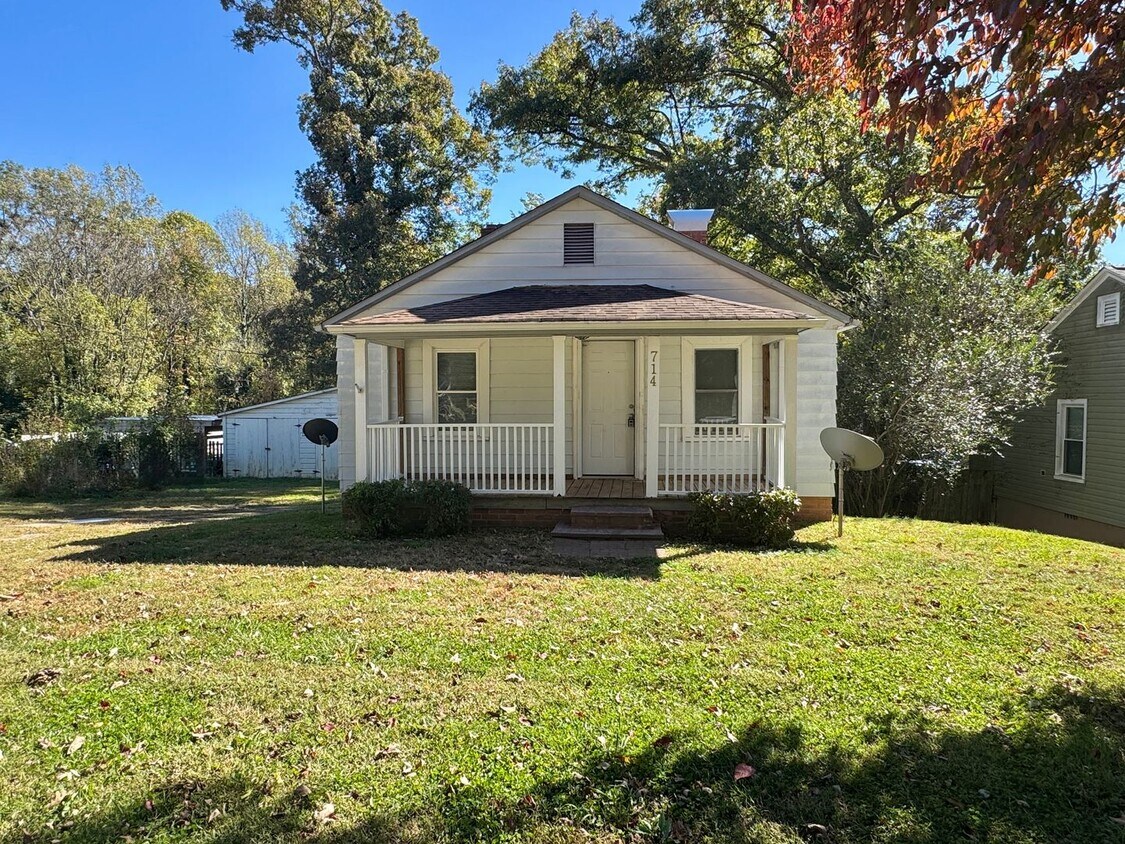 Primary Photo - Statesville Downtown - 2BR/1BA