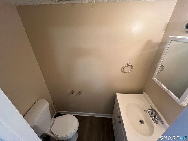 Building Photo - 1423 Quinnipiac Ave