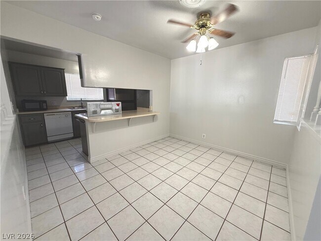 Building Photo - 5908 Carmen Blvd