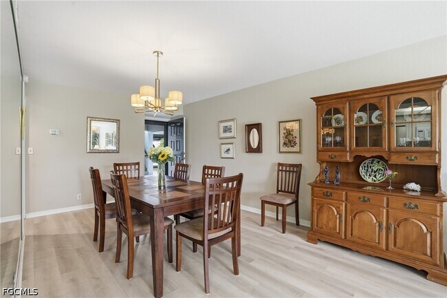 Foto del edificio - 5905 Trailwinds Dr
