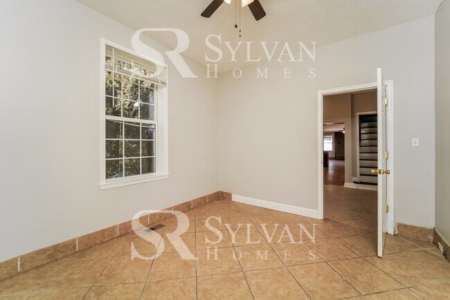 Foto del edificio - Prepare to be impressed by this 3 bedroom,...