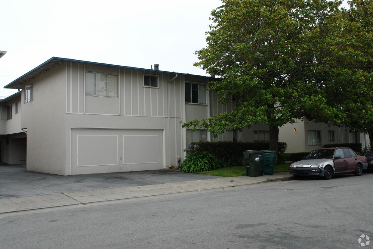 Building Photo - 408 Studio Cir