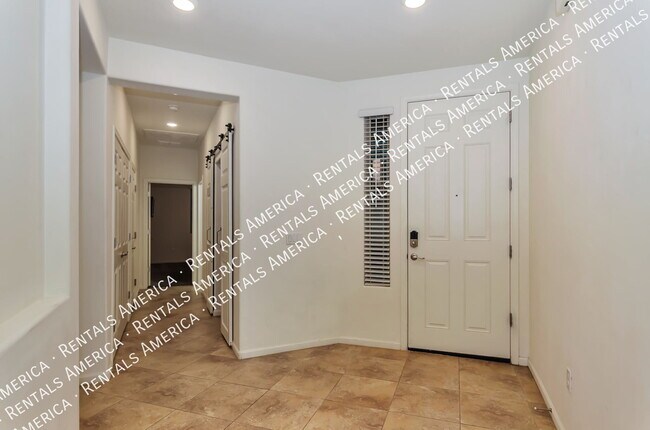 Foto del edificio - 8298 E Magee Hill Loop
