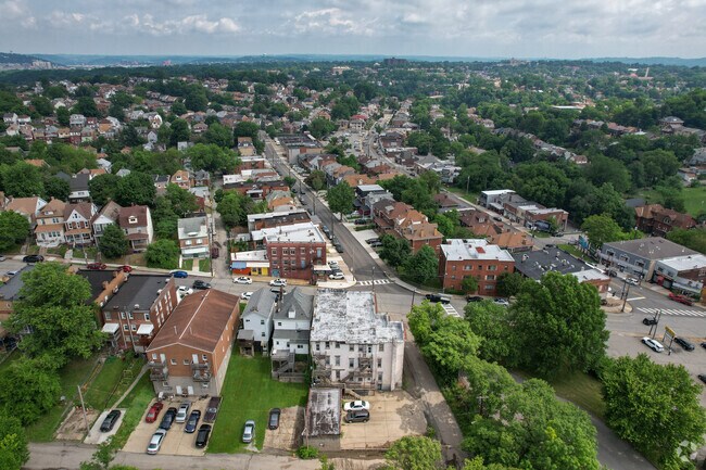Foto aérea - 796-798 Hazelwood Ave