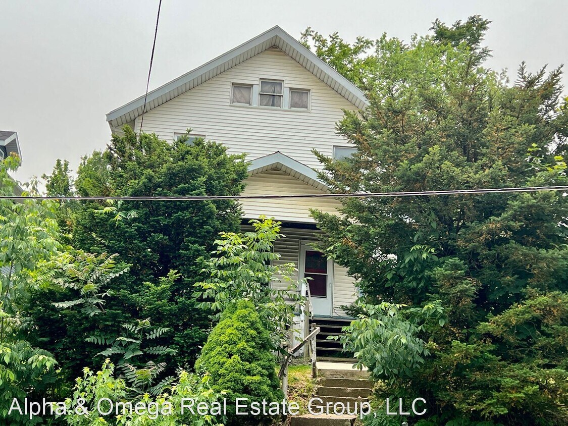 Primary Photo - 3 br, 1 bath House - 415 W. 4th St.
