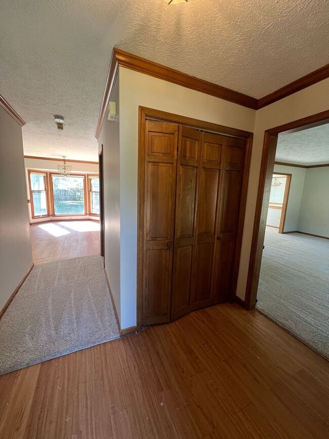 Foto del edificio - Single Family Corner Lot House located in ...