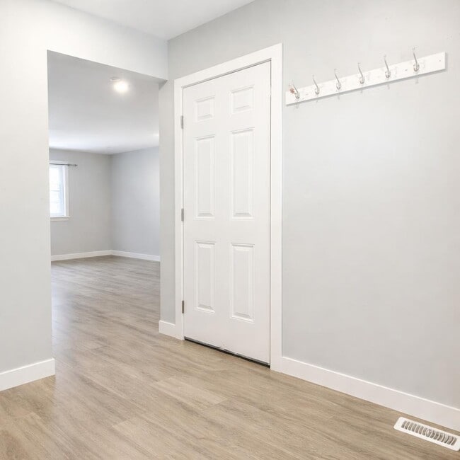 Building Photo - 2053 Lanark Ct