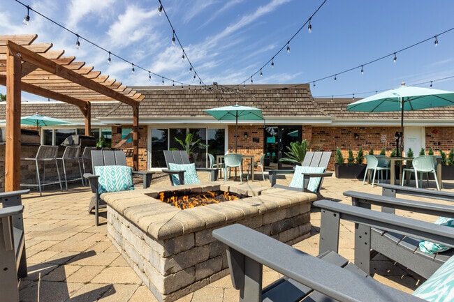Apartments for Rent with Pickleball Courts in Naperville IL Apartments for Rent with Pickleball Courts in Naperville IL
