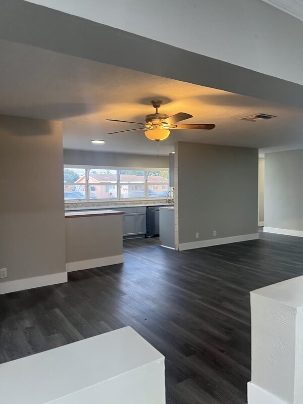 Foto del edificio - 5056 Pat Pl