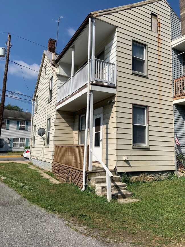 Building Photo - Two Bedroom Home in Carlisle