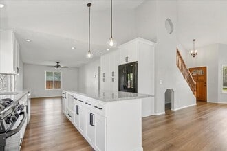 Building Photo - 2198 E Chateau Dr