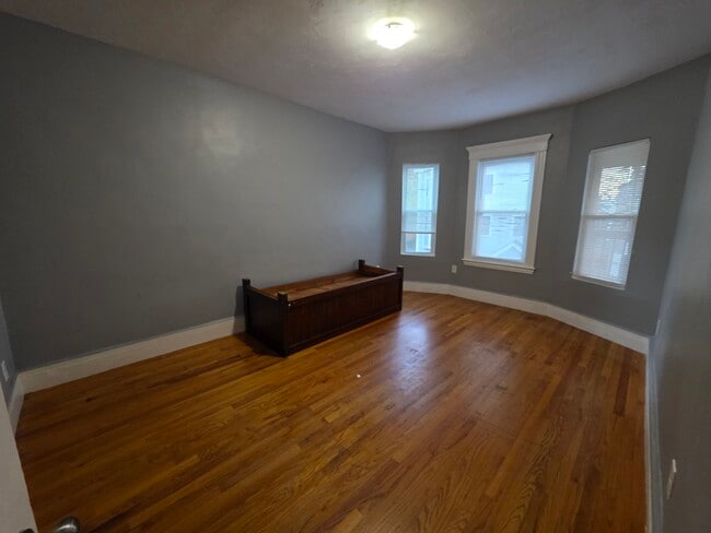 Building Photo - 10 Fox St