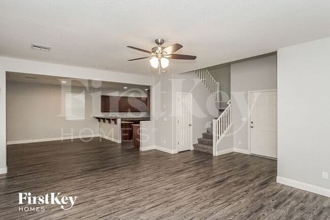 Building Photo - 997 Crescent Falls St