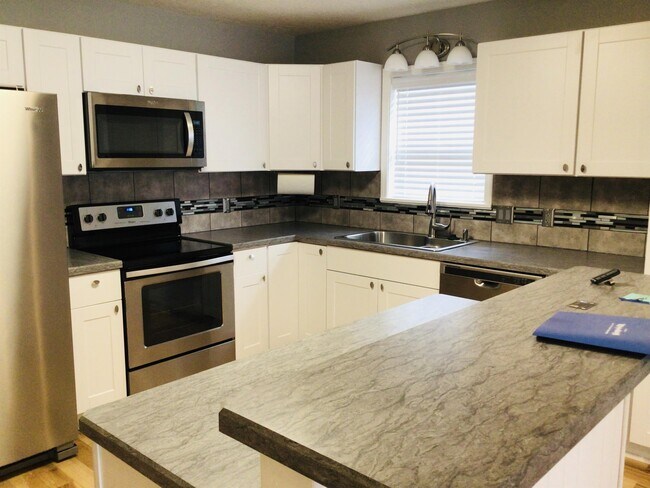 Foto del edificio - 719 S Main St