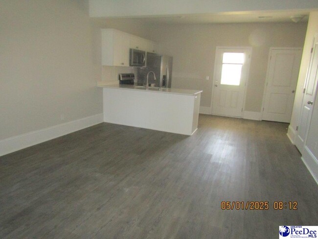 Foto del edificio - 467 3rd Loop Rd