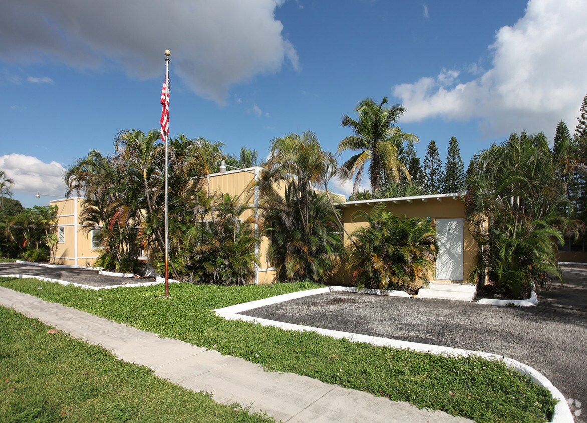 Primary Photo - Roosevelt Apartments