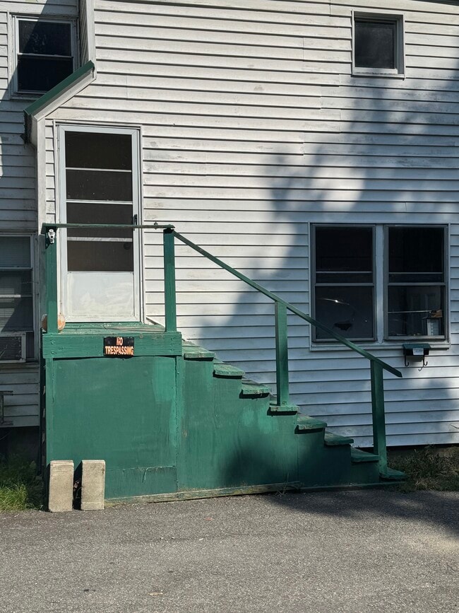 Building Photo - 132 Sewall St