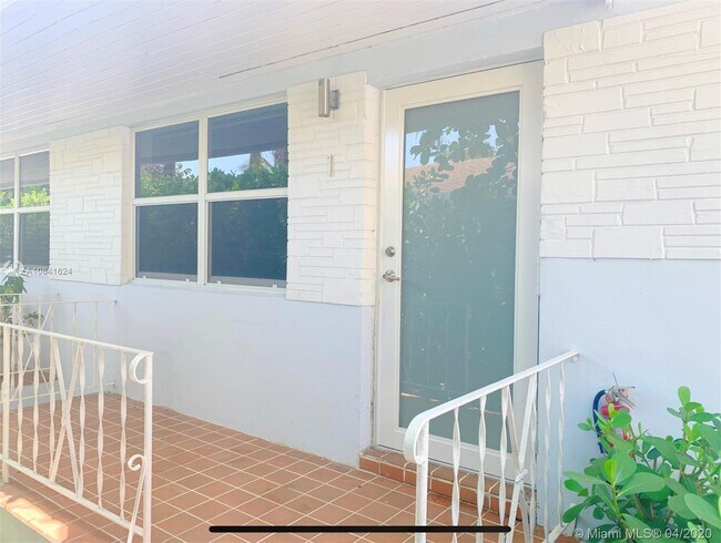 Foto del edificio - 424 NE 64th St