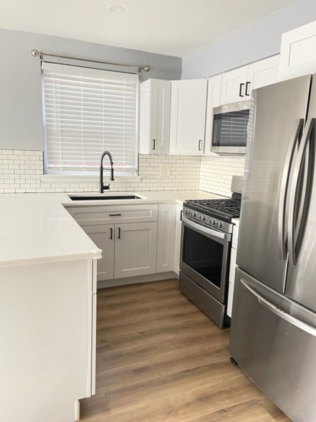 Building Photo - 1429 Bleigh Ave 1st Fl