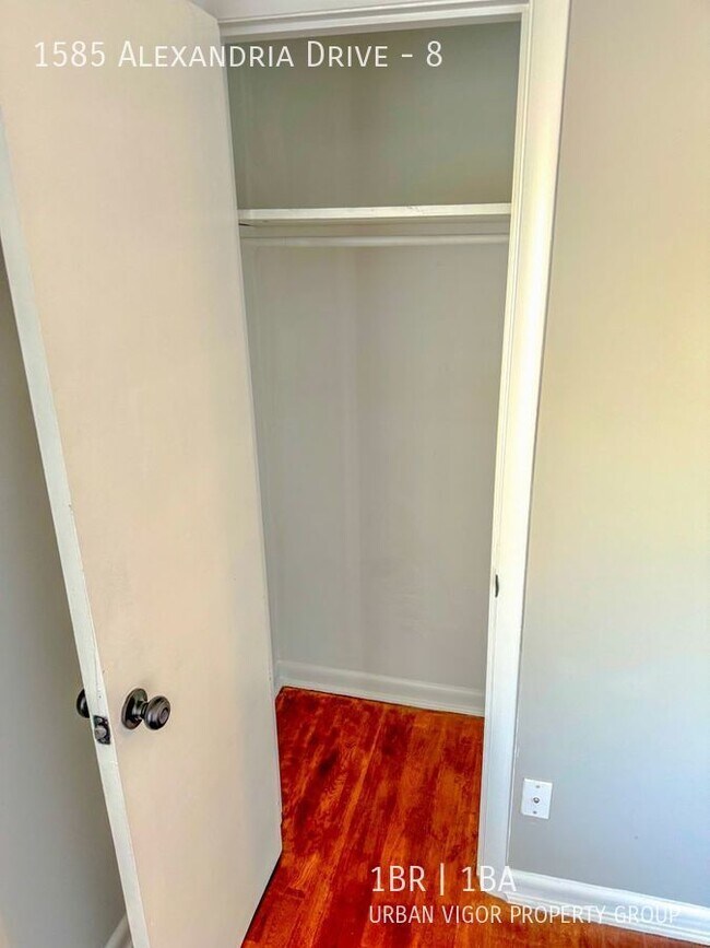 Building Photo - 1 Bedroom / 1 Bath - Apartment