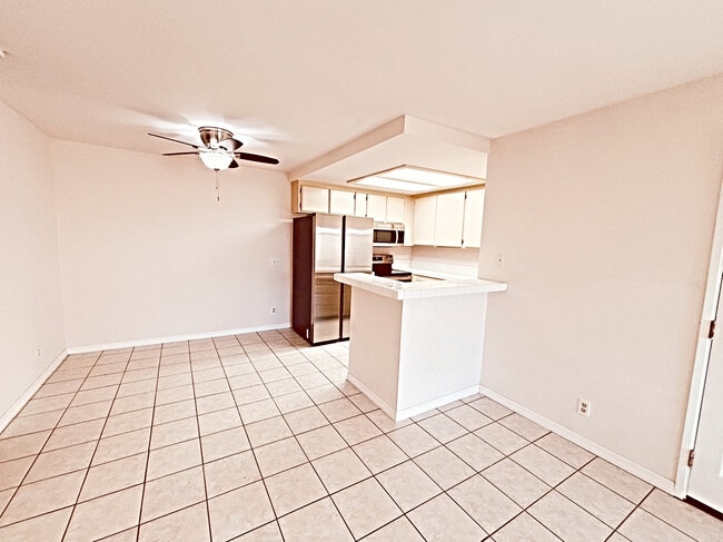 Building Photo - 2425 Cranston Dr