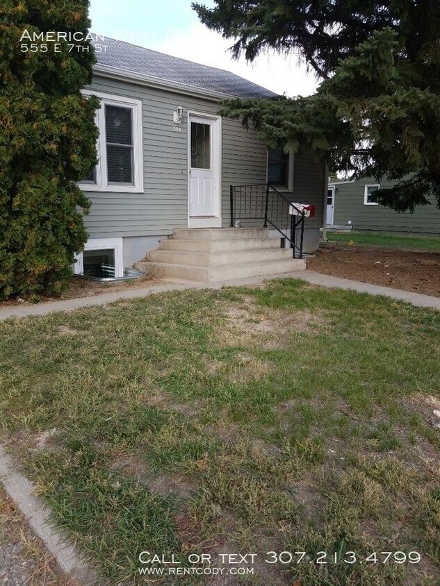 Primary Photo - 555 E 7th St