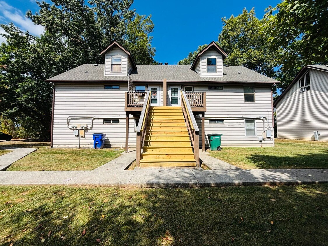 Foto del edificio - 661 Village Ln