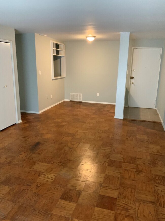 Building Photo - Beautiful 1st floor 1BR/1BA Condo in Oxon ...