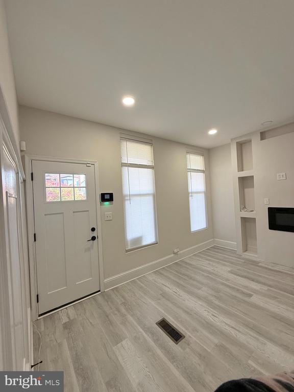 Building Photo - 2807 Clifton Ave