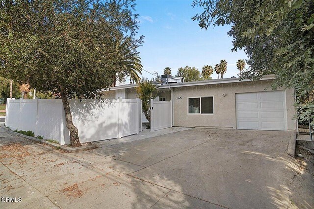 Primary Photo - 10426 Johanna Ave
