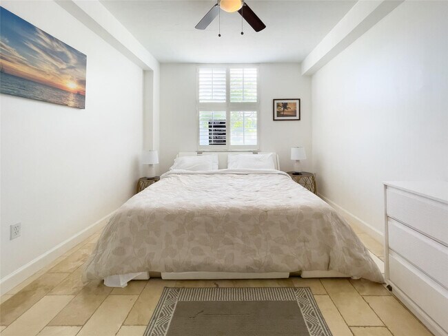 Foto del edificio - 1900 Van Buren St