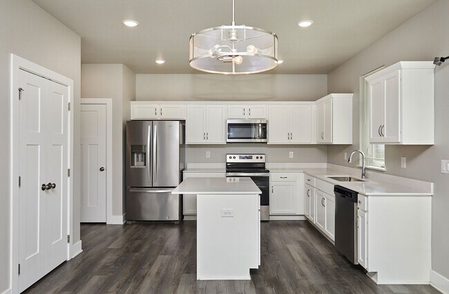 Building Photo - HOLIDAY LEASING SPECIAL!! 4 Bedroom, 3 Bathroom Home In Waukee!