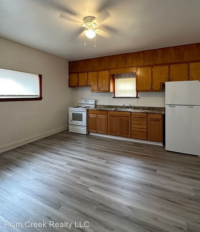 Building Photo - 3 br, 1 bath House - 657 Grove Street
