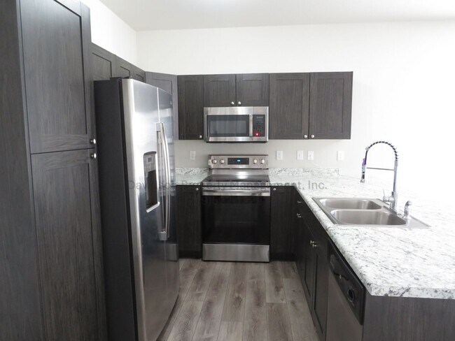 Foto del edificio - Spacious 3-Bedroom Townhouse Located in Security-Widefield