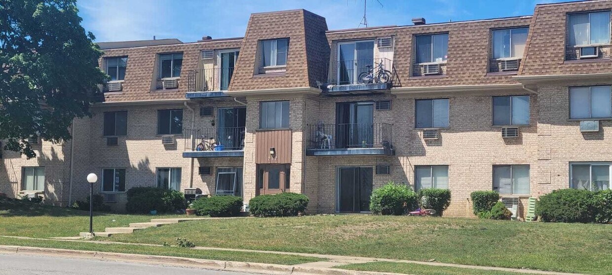 212 Shorewood Dr Unit 2D, Glendale Heights, IL 60139 Condo for Rent