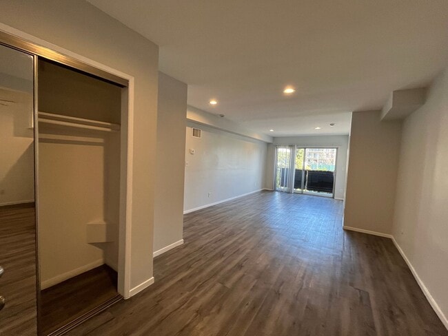 Interior Photo - 1635 North Martel Avenue