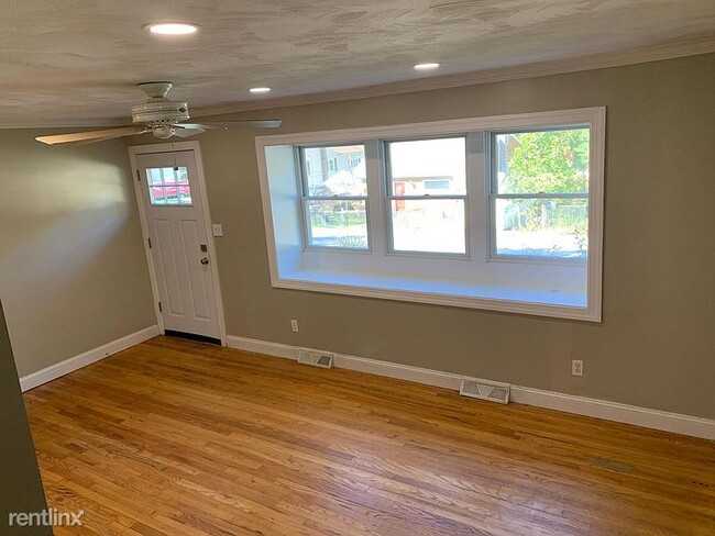 Building Photo - 3 br, 2 bath House - 23 Boxwood Rd