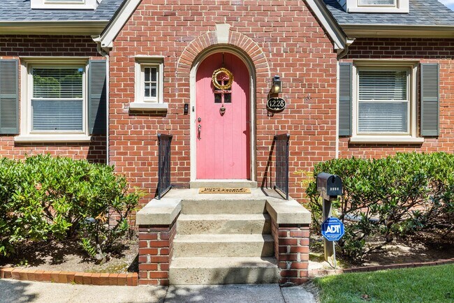 Foto del edificio - 1228 Westminster Ave