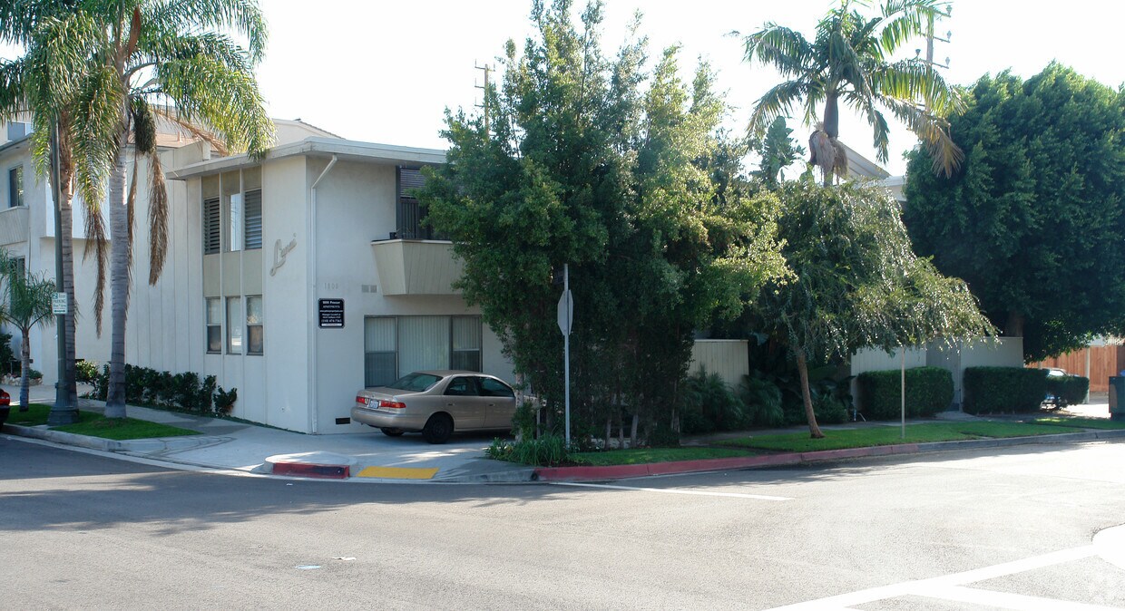 Primary Photo - 1800 Prosser Ave