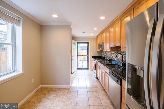 Building Photo - 2508 Kimball St