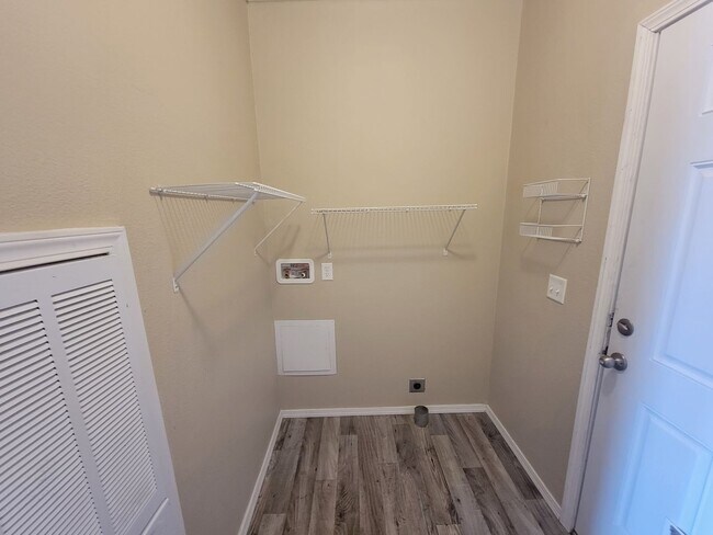 Building Photo - Horse-Friendly Burbank Home with Fenced Ya...