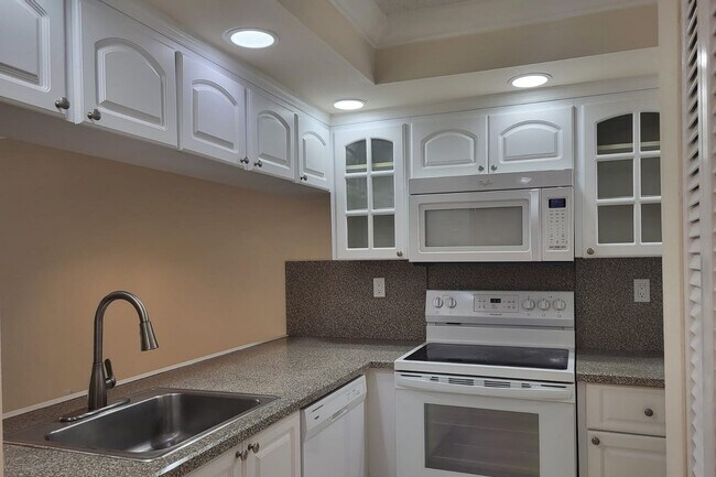Foto del edificio - 6800 Cypress Rd