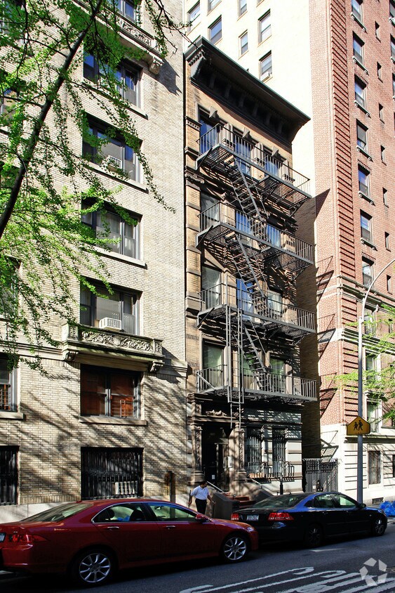 Building Photo - 256 W 85th St