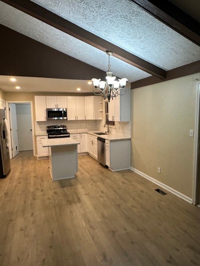 Foto del edificio - 5931 E 75th St